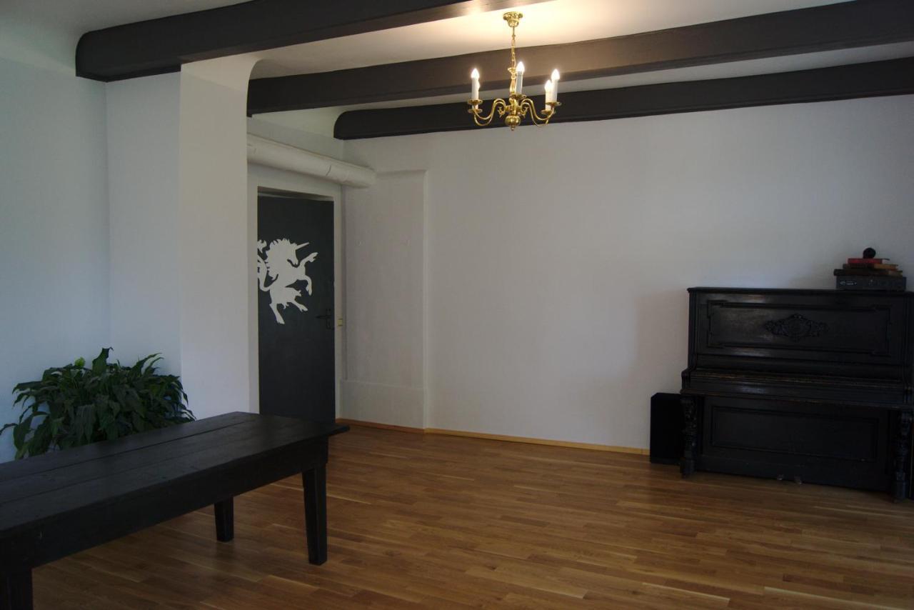Nyx & Iris Guest House Zasa ภายนอก รูปภาพ